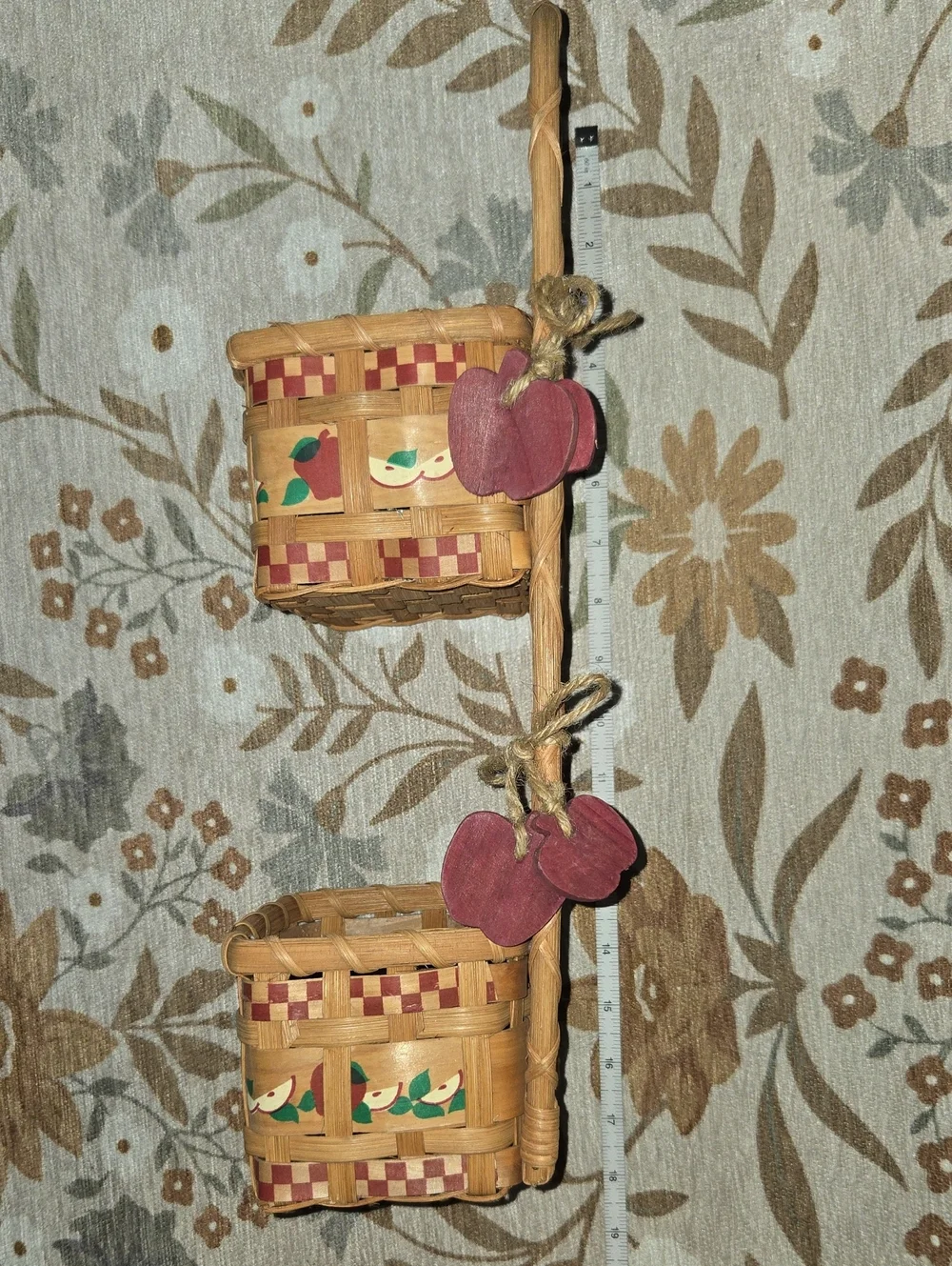 Vintage Country Style Apple Harvest Woven Wall Pocket Basket.